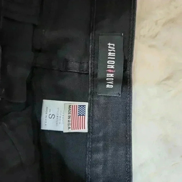FASHION Nova denim Mini skirt. Size small - Picture 5 of 6